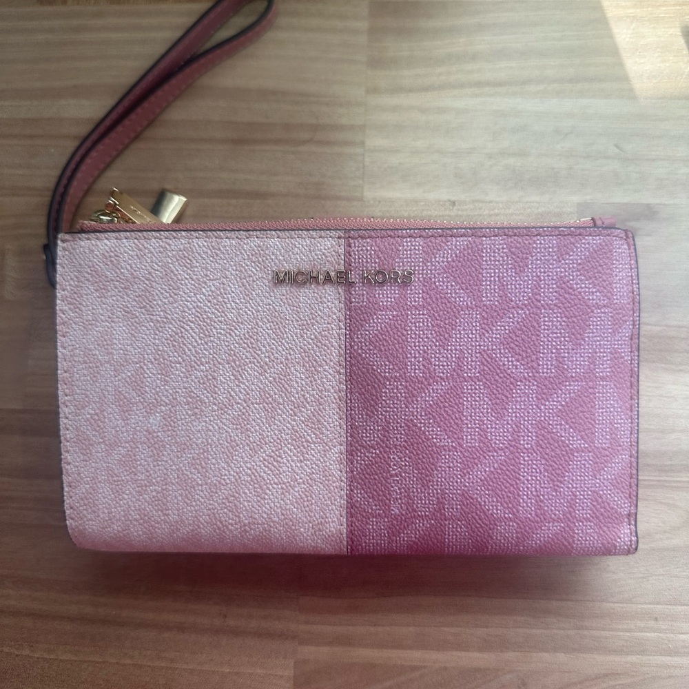 Michael Kors Jet Set Travel Signature Logo Smartphone Wallet